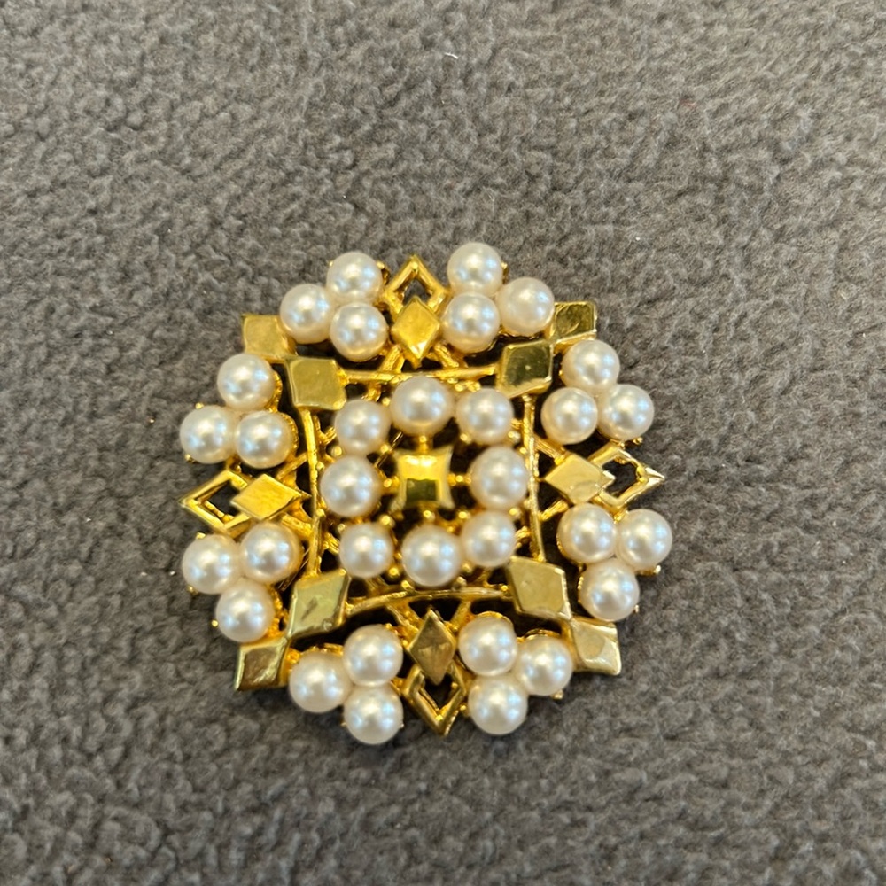 Vintage Faux Pearl and Gold Tone Brooch